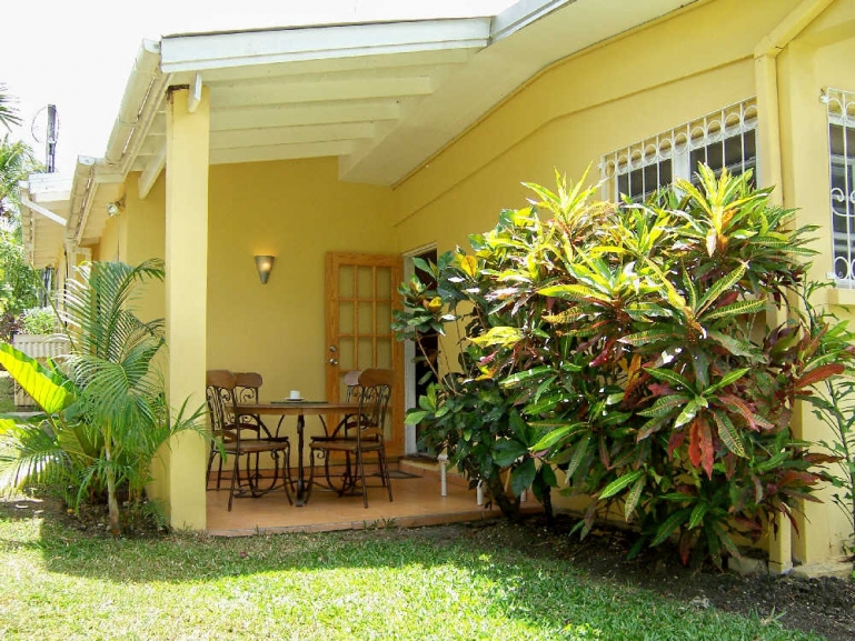 Casa De Leo, Barbados- 2 Bedroom Dining Patio
